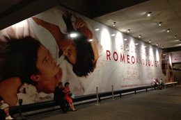 ニューヨーク写真＿ミュージカル『ロミオとジュリエット』看板＿オーランド･ブルーム