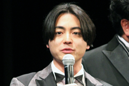 映画『50回目のファーストキス』完成披露試写会舞台挨拶、山田孝之