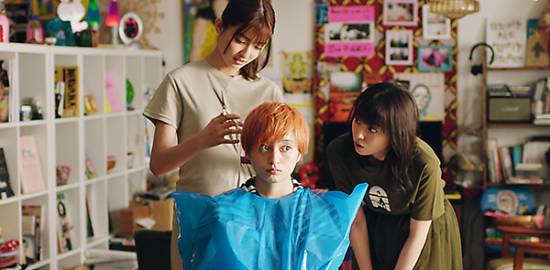 映画『転がるビー玉』吉川愛／萩原みのり