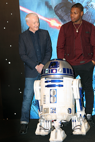 映画『スター・ウォーズ／スカイウォーカーの夜明け』来日記者会見：アンソニー・ダニエルズ、R2-D2（アールツーディーツー）