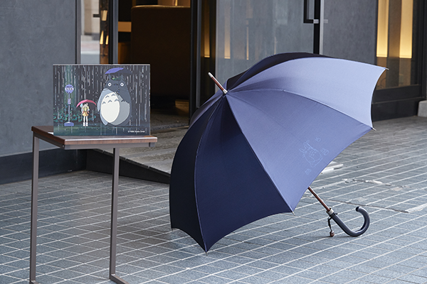 となりのトトロ』でサツキがトトロに渡した傘が“トトロの雨傘”として8