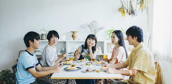 映画『青葉家のテーブル』西田尚美／栗林藍希／寄川歌太／忍成修吾
