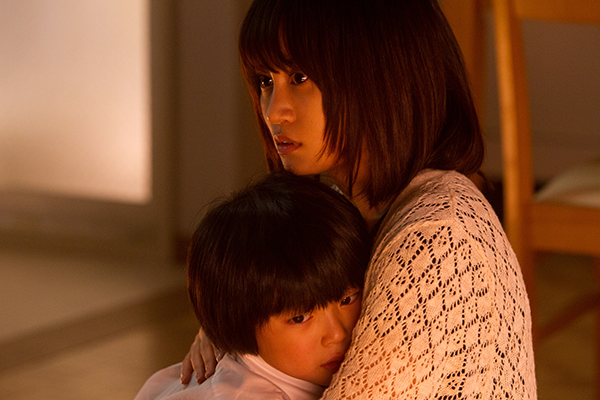 映画『クロユリ団地』前田敦子