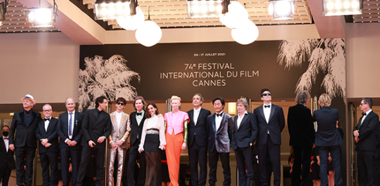 映画『フレンチ・ディスパッチ　ザ・リバティ、カンザス・イヴニング・サン別冊』第74回カンヌ国際映画祭レッドカーペット、ウェス・アンダーソン監督、ベニチオ・デル・トロ、エイドリアン・ブロディ、ティルダ・スウィントン、ティモシー・シャラメ、リナ・クードリ、ビル・マーレイ、 オーウェン・ウィルソン、マチュー・アマルリック、スティーヴン・パーク