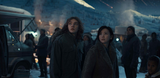 Amazon Prime Video映画『ムーンフォール』チャーリー・プラマー／ケリー・ユー