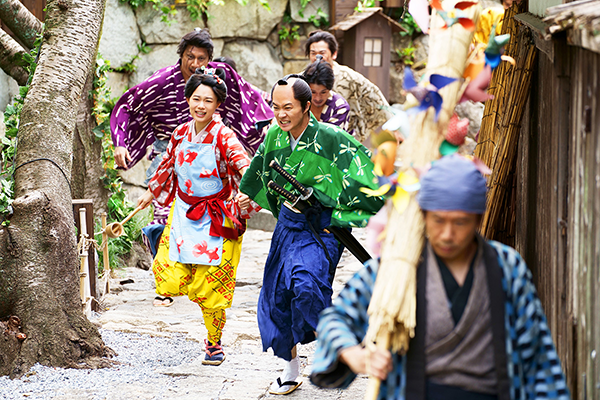 映画『大名倒産』神木隆之介／杉咲花