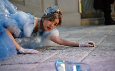 Netflix映画『赤ずきん、旅の途中で死体と出会う。』新木優子