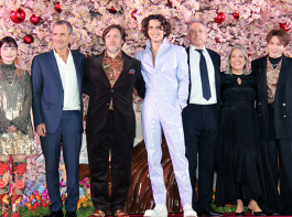 映画『ウォンカとチョコレート工場のはじまり』来日チョコレート・カーペット・イベント：ティモシー・シャラメ、ヒュー・グラント、ポール・キング監督、デイビッド・ヘイマン（プロデューサー）、アレクサンドラ・ダビーシャー（プロデューサー）／花村想太（Da-iCE／ウィリー・ウォンカ役声優）、セントチヒロ・チッチ（ヌードル役声優）