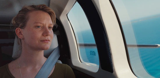 映画『ブルーバック あの海を見ていた』ミア・ワシコウスカ