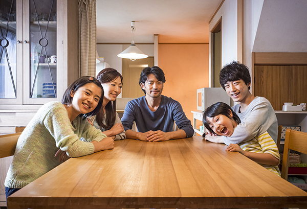 映画『at Home アットホーム』竹野内豊／松雪泰子／坂口健太郎／黒島結菜／池田優斗