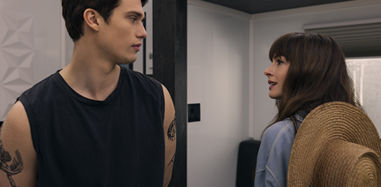 映画『アイデア・オブ・ユー ～大人の愛が叶うまで～』アン・ハサウェイ／ニコラス・ガリツィン