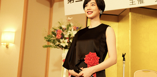 映画『私にふさわしいホテル』のん