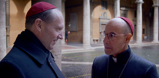 映画『教皇選挙』レイフ・ファインズ／スタンリー・トゥッチ