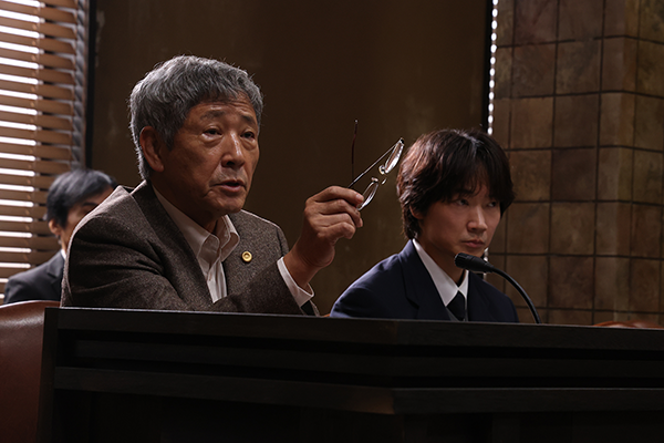 映画『でっちあげ ~殺人教師と呼ばれた男』綾野剛/小林薫
