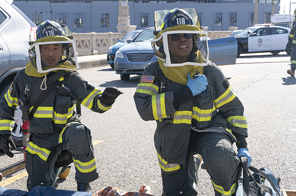 海外ドラマ『9-1-1 LA救命最前線　シーズン8』ケネス・チョイ／アイシャ・ハインズ