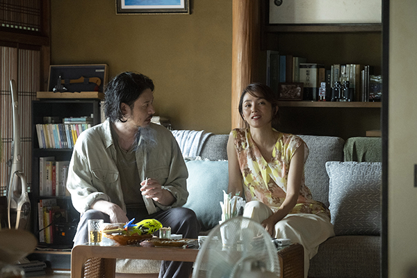 映画『夏の砂の上』オダギリジョー／満島ひかり