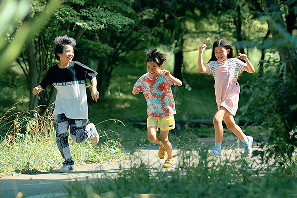 映画『ふつうの子ども』嶋田鉄太/瑠璃/味元耀大