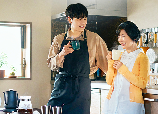 映画『富士山と、コーヒーと、しあわせの数式』豆原一成(JO1)/市毛良枝