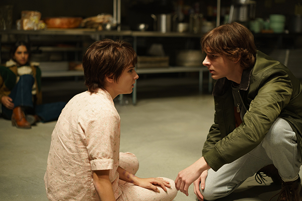 映画『ブラックフォン2』メイソン・テムズ／マデリーン・マックグロウ