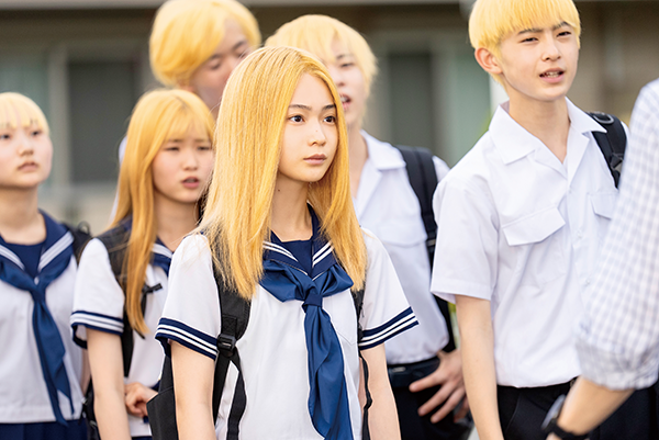 映画『金髪』⽩⿃⽟季