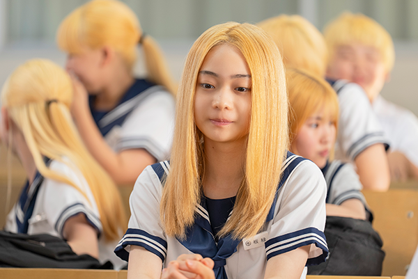 映画『金髪』⽩⿃⽟季