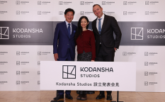 「Kodansha Studios 設立発表会見」野間省伸（株式会社講談社 代表取締役社長）、 クロエ・ジャオ（Kodansha Studios 最高クリエイティブ責任者）、 ニコラス・ゴンダ（Kodansha Studios COO）