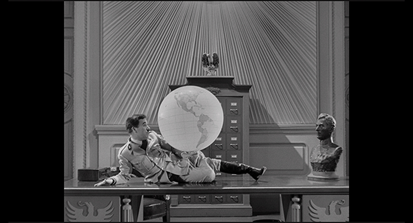 映画『チャップリン』チャーリー・チャップリン『独裁者』の一場面