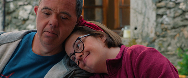 映画『サムシング・エクストラ！ やさしい泥棒のゆかいな逃避行』アルノー・トゥパンス／マリ・コラン