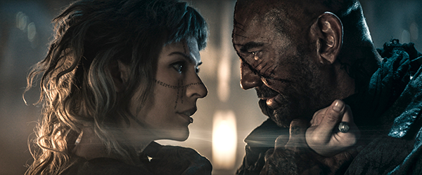 映画『ロストランズ 闇を狩る者』ミラ・ジョヴォヴィッチ／デイヴ・バウティスタ