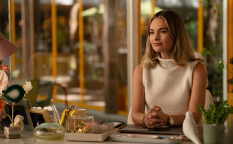 映画『スワイプ：マッチングの法則』リリー・ジェームズ