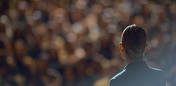 映画『スワイプ：マッチングの法則』リリー・ジェームズ