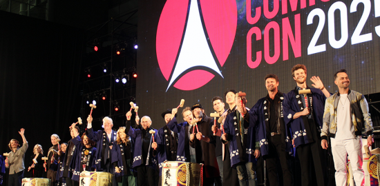 【東京コミコン2025】オープニング：イライジャ・ウッド、カール・アーバン、リー・トンプソン、トム・ウィルソン、クローディア・ウエルズ、ダニエル・ローガン、ジョン・バーンサル、クリスティーナ・リッチ、イヴァナ・リンチ、ノーマン・リーダス、ショーン・パトリック・フラナリー、ジャック・クエイド、マッツ・ミケルセン、浅野忠信、ピルウ・アスベック、セバスチャン・スタン、ジム・リー、C.B.セブルスキー、フランク・ミラー、クリストファー・ロイド、中丸雄一（MC）、伊織もえ（PR大使）、山本耕史（アンバサダー）