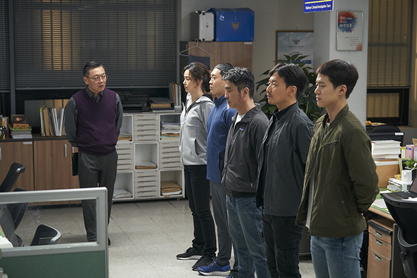 映画『エクストリーム・ジョブ』リュ・スンリョン／イ・ハニ／チン・ソンギュ／イ・ドンフィ／コンミョン（5urprise）