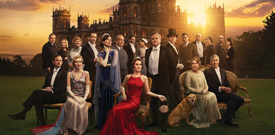 映画『ダウントン・アビー／グランドフィナーレ』ヒュー・ボネヴィル／ローラ・カーマイケル／ジム・カーター／ラケル・キャシディ／ブレンダン・コイル／ミシェル・ドッカリー／ケヴィン・ドイル／マイケル・フォックス／ジョアン・フロガット／ハリー・ハッデン＝パトン／ロブ・ジェームズ＝コリアー／アレン・リーチ／フィリス・ローガン／エリザベス・マクガヴァン／ソフィー・マックシェラ／レスリー・ニコル／ダグラス・リース／ペネロープ・ウィルトン