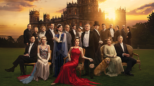 映画『ダウントン・アビー／グランドフィナーレ』ヒュー・ボネヴィル／ローラ・カーマイケル／ジム・カーター／ラケル・キャシディ／ブレンダン・コイル／ミシェル・ドッカリー／ケヴィン・ドイル／マイケル・フォックス／ジョアン・フロガット／ハリー・ハッデン＝パトン／ロブ・ジェームズ＝コリアー／アレン・リーチ／フィリス・ローガン／エリザベス・マクガヴァン／ソフィー・マックシェラ／レスリー・ニコル／ダグラス・リース／ペネロープ・ウィルトン