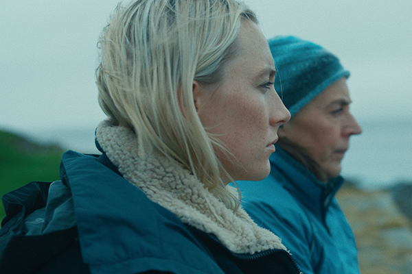 映画『おくびょう鳥が歌うほうへ』シアーシャ・ローナン/サスキア・リーヴス