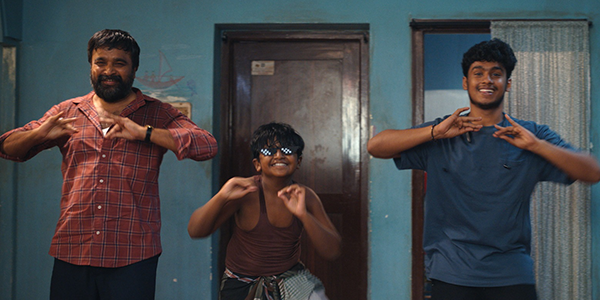 映画『ツーリストファミリー』シャシクマール／ミドゥン・ジェイ・シャンカル／カマレーシュ・ジャガン