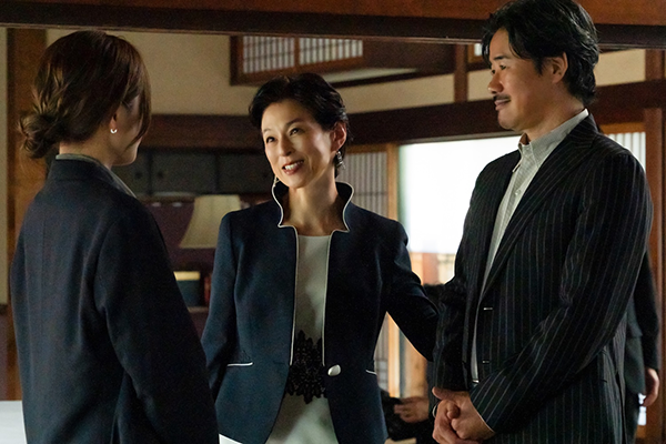 ABEMAオリジナル連続ドラマ『スキャンダルイブ』川口春奈／鈴木一真／鈴木保奈美