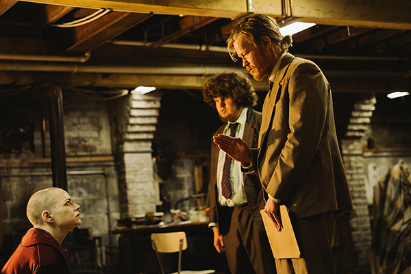 映画『ブゴニア』エマ・ストーン／ジェシー・プレモンス／エイダン・デルビス