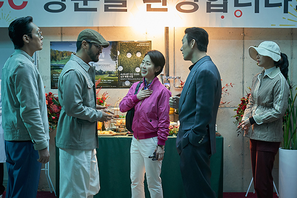 映画『ロビー！　4000億円を懸けた仁義なき18ホール』カン・マルグム／チェ・シウォン