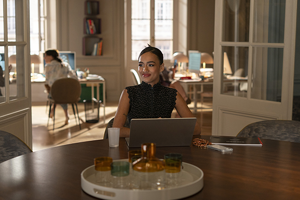 Netflixドラマ『エミリー、パリへ行く　シーズン5』タリア・ベッソン