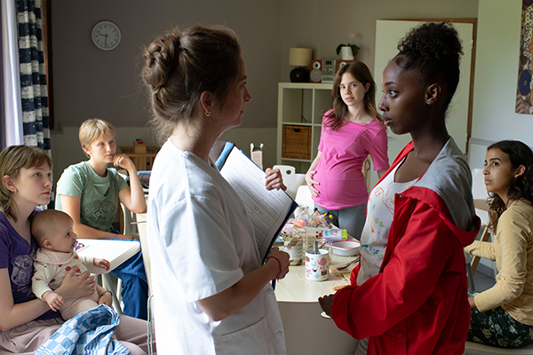 映画『そして彼女たちは』バベット・ヴェルベーク／エルザ・ウーベン／ジャナイナ・アロワ・フォカン／リュシー・ラリュエル／サミア・イルミ