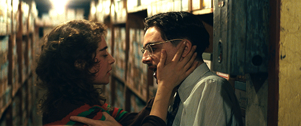 映画『マーティ・シュプリーム 世界をつかめ』ティモシー・シャラメ／オデッサ・アザイオン