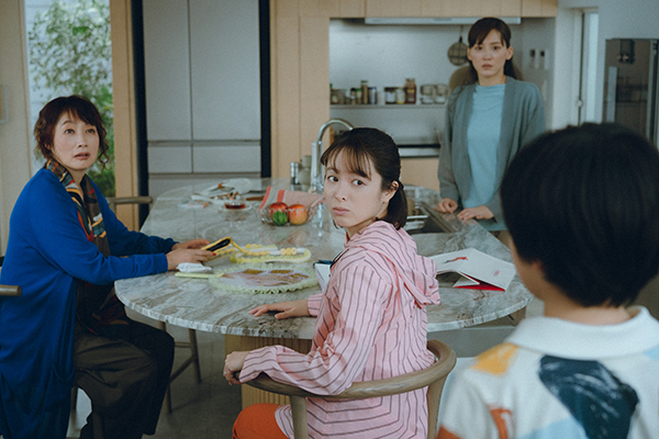 映画『箱の中の羊』綾瀬はるか／清野菜名／余貴美子