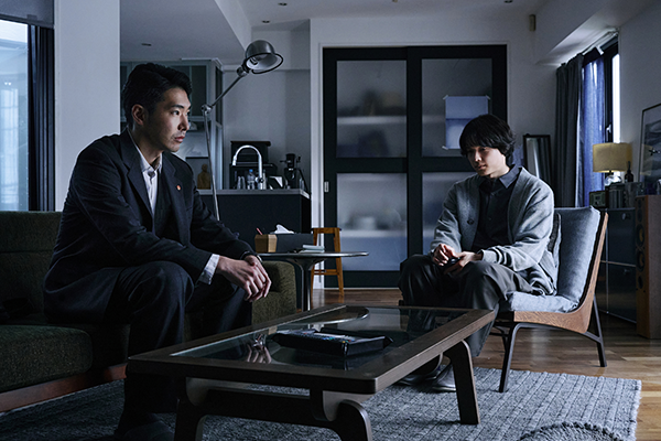 映画『白鳥とコウモリ』松村北斗／柄本佑