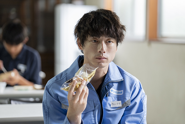 映画『私はあなたを知らない、』坂口健太郎