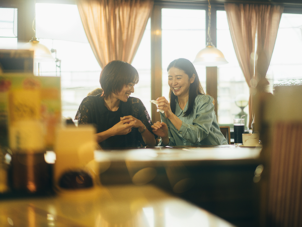 映画『このごにおよんで愛など』石橋静河／長澤まさみ